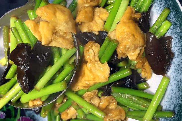 蒜苔的十种家常做法（四月蒜苔正当鲜）(28)