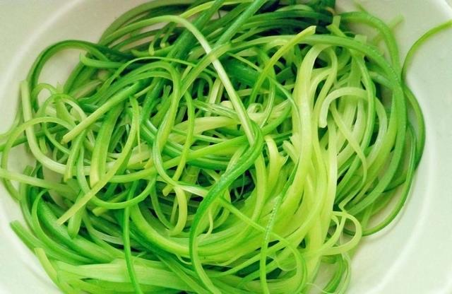 蒜苔的十种家常做法（四月蒜苔正当鲜）(33)