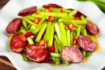 ​蒜苔的十种家常做法（四月蒜苔正当鲜）