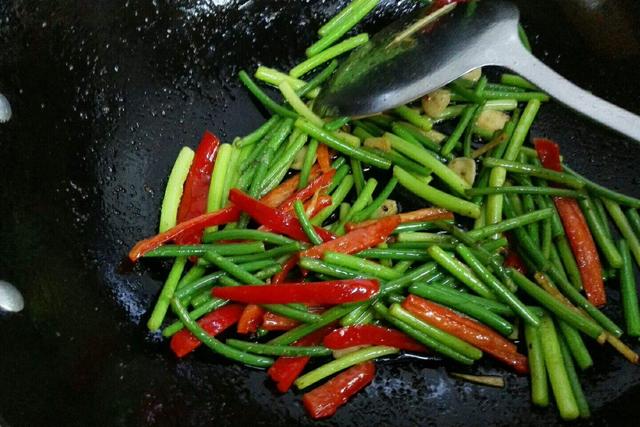 蒜苔的十种家常做法（四月蒜苔正当鲜）(21)