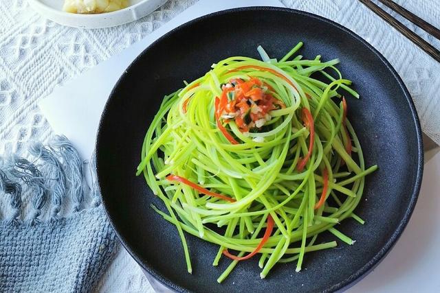 蒜苔的十种家常做法（四月蒜苔正当鲜）(35)