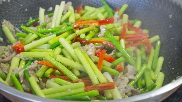 蒜苔的十种家常做法（四月蒜苔正当鲜）(14)