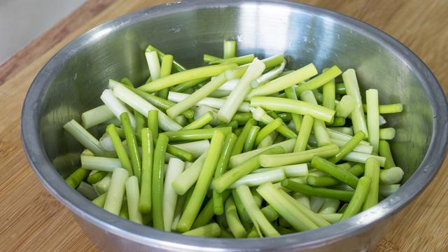 蒜苔的十种家常做法（四月蒜苔正当鲜）(7)