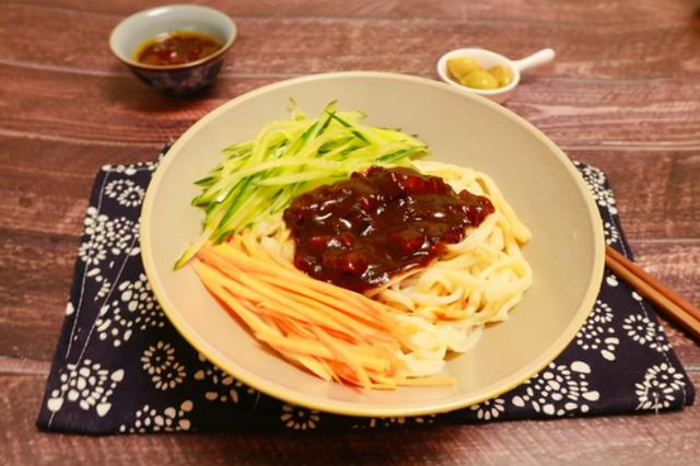 炸酱面用哪两种酱最好的（炸酱面炸的是什么酱）(2)