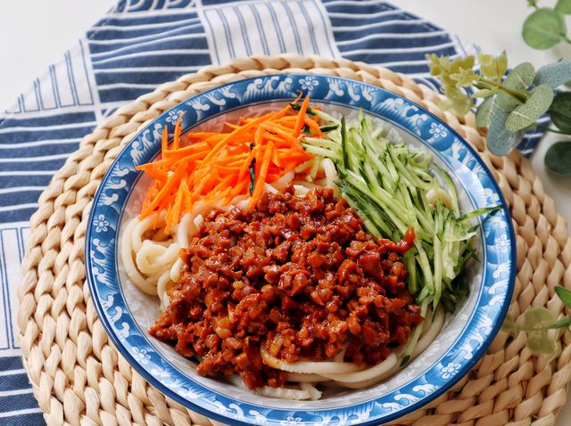 炸酱面用哪两种酱最好的（炸酱面炸的是什么酱）(16)