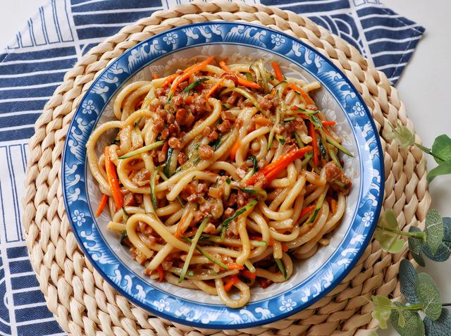 炸酱面用哪两种酱最好的（炸酱面炸的是什么酱）(17)