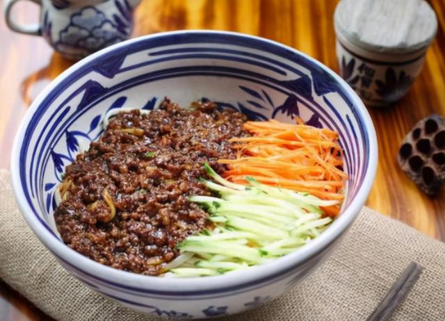 炸酱面用哪两种酱最好的（炸酱面炸的是什么酱）(1)