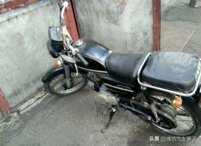 ​老式嘉陵70，它堪称七八十年代最经典的摩托，采用日本原装发动机