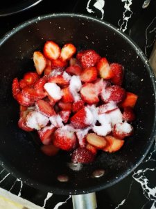 ​快速制作草莓酱这个方法超简单（教你自制草莓酱）