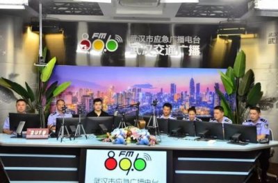 ​武汉交管局电话客服电话，武汉交管局领导班子