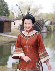 ​她是最美观音, 当孙俪婆婆气场十足, 女儿靓成这样