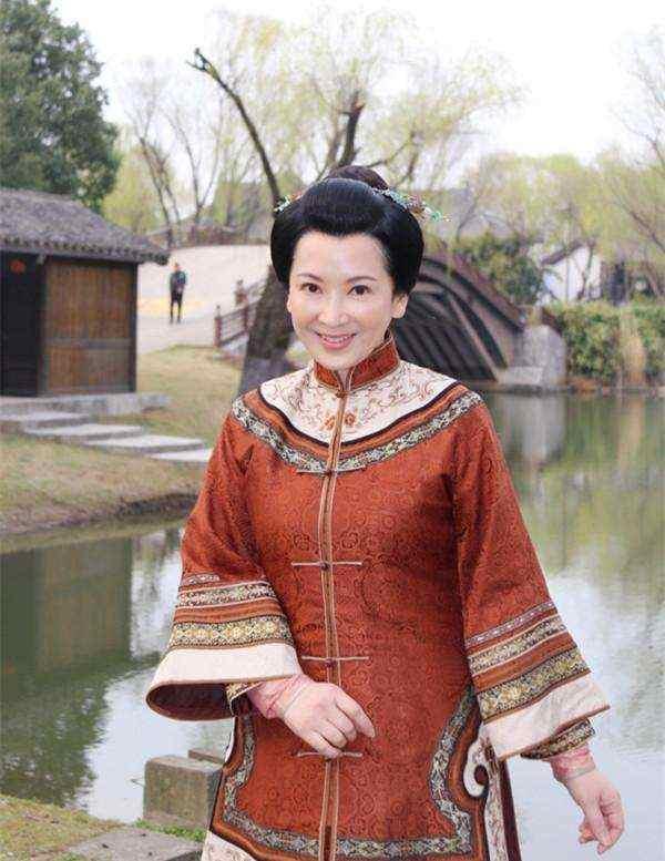 她是最美观音, 当孙俪婆婆气场十足, 女儿靓成这样