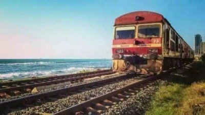 ​世界上最浪漫海上火车！列车就在海边走