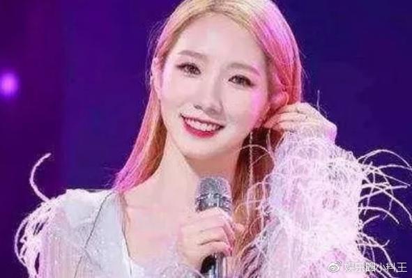 孟美岐抽烟，还被爆改名字，最近风波黑料不断!孟美岐吴宣仪前途堪忧