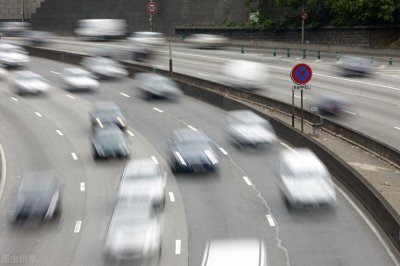 ​汽车跑起来“嗡嗡”响？一定是这几种原因，看懂少吃亏