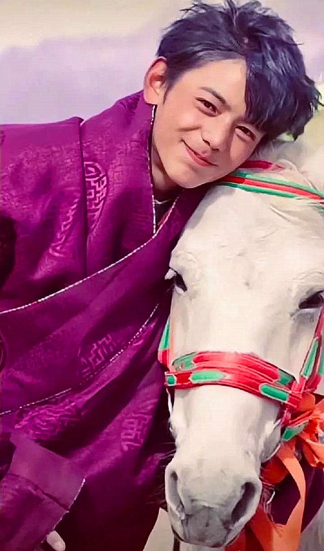 四川藏族网红小伙子丁真为什么火 藏族小伙丁真爆火(8)