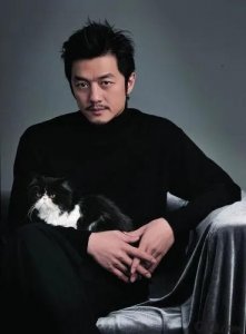 ​李亚鹏：影视界的璀璨星辰，以坚韧和才华书写辉煌人生