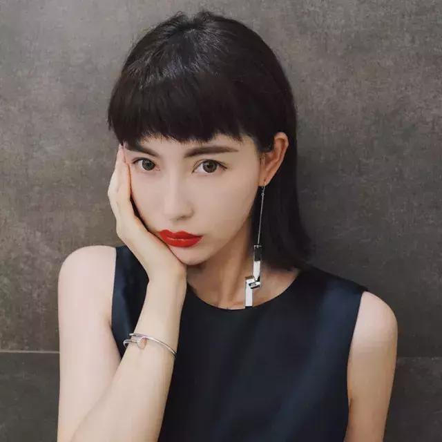 鲁豫新发型神似郭碧婷，发际线高原来要留这种刘海！