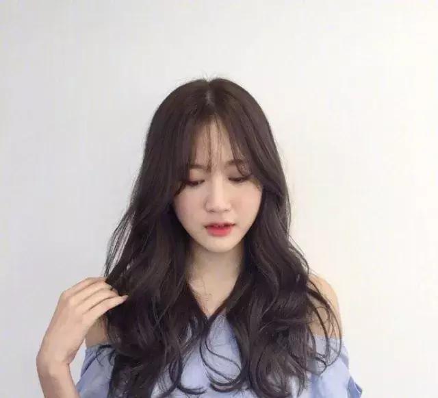 鲁豫新发型神似郭碧婷，发际线高原来要留这种刘海！