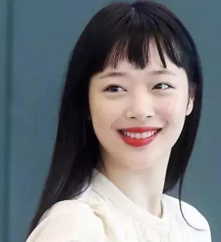 鲁豫新发型神似郭碧婷，发际线高原来要留这种刘海！