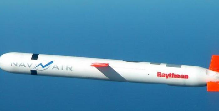 战斧巡航导弹弹体不大，为何能飞行这么远？