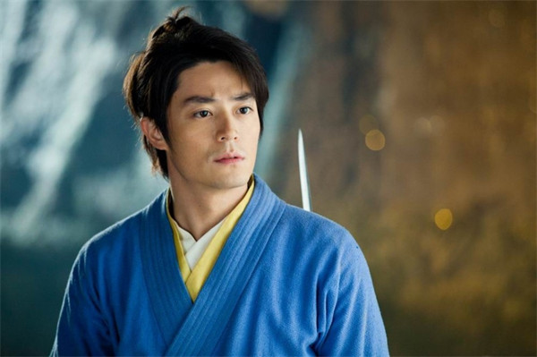 令狐冲最后跟谁在一起(原著令狐冲到底喜欢的是谁)