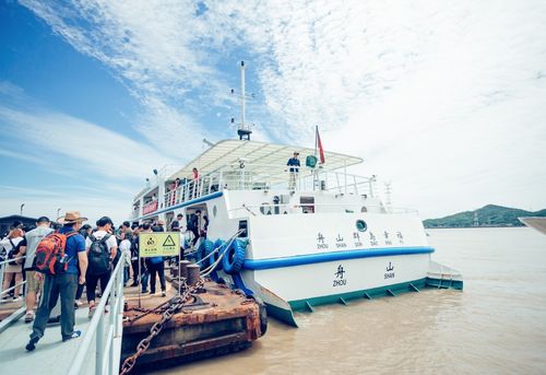 3.前往东部中心渔港小镇沈家门码头（沈家门轮渡码头）后，可乘坐快艇回沈家门码头再转乘轮渡，若有时间再乘船回沈家门码头。