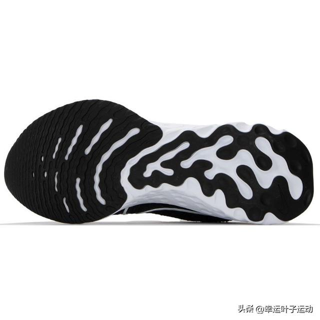 哪款耐克跑鞋最舒服（两双耐克跑鞋对比测评）(8)