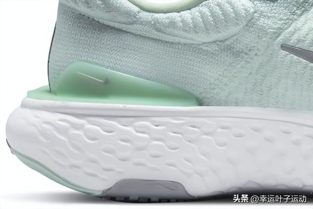 哪款耐克跑鞋最舒服（两双耐克跑鞋对比测评）(4)