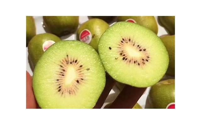 怎么说话让男生硬（怎么和喜欢的男生说话）