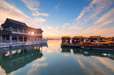 ​中国旅游景点：颐和园皇家园林的瑰宝与历史的见证