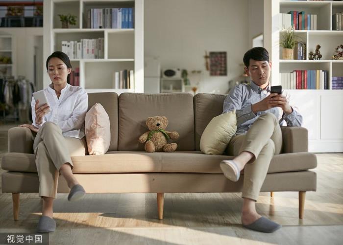 如何和老公保持爱情新鲜感（夫妻关系如何保持新鲜感）