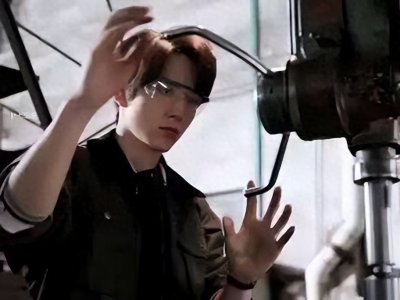 ​《淬火年代》躲过了大男主张新成，却被“叔圈男神”刘奕君圈粉了