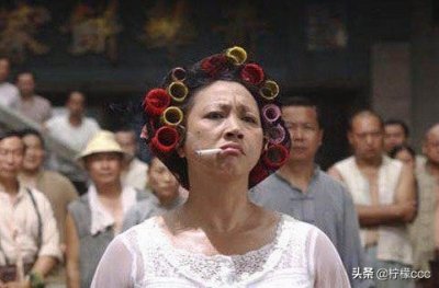 ​《功夫》里面的包租婆年轻是校花，看到成龙师姐元秋照片后你信吗