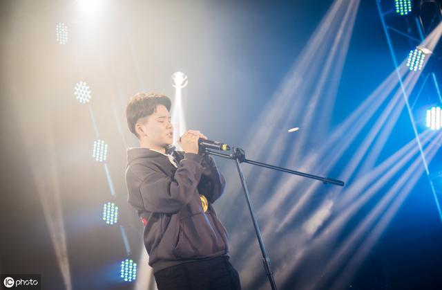 初学唱歌要学习哪些方法（学唱歌如何循序渐进）(1)