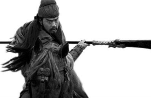 关羽看得上的人很少，除了兄弟，有四人例外