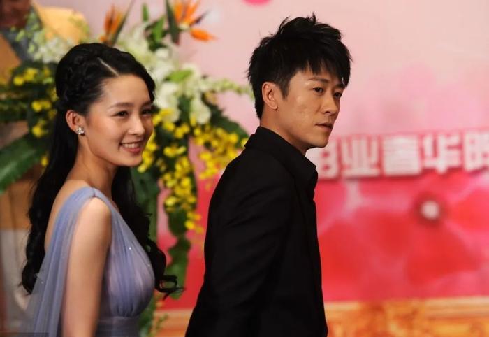 《倚天》中杨逍与赵露思演情侣，相差18岁画风与陈建斌一样油腻