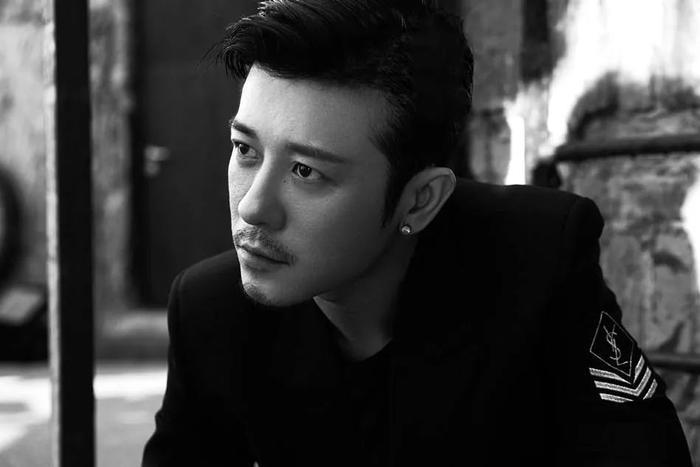 《倚天》中杨逍与赵露思演情侣，相差18岁画风与陈建斌一样油腻