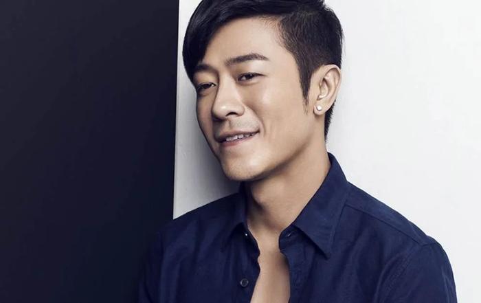 《倚天》中杨逍与赵露思演情侣，相差18岁画风与陈建斌一样油腻