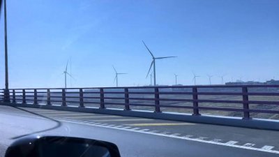 ​杭州湾跨海大桥是世界上长度最长建设标准最高的高速铁路跨...