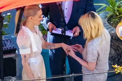 ​《暮光之城》女主克里斯汀·斯图尔特结婚了！