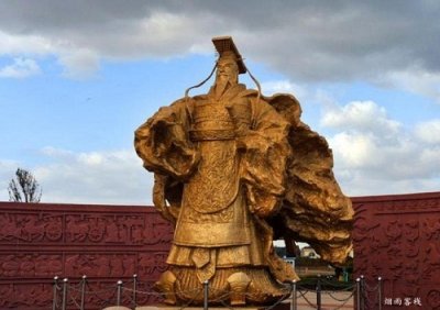 ​正确评价秦始皇的功与过（究竟秦始皇是怎样的人）