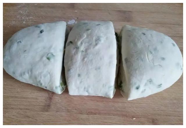 葱花千层饼掌握这个做法，做出的千层饼，外酥里嫩，层次分明