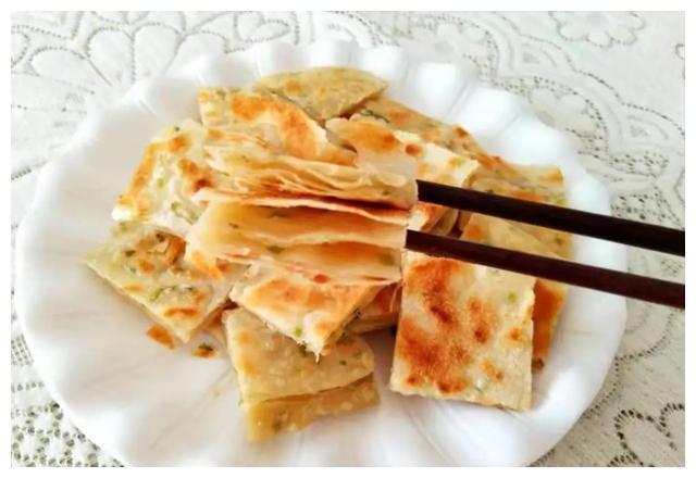 葱花千层饼掌握这个做法，做出的千层饼，外酥里嫩，层次分明