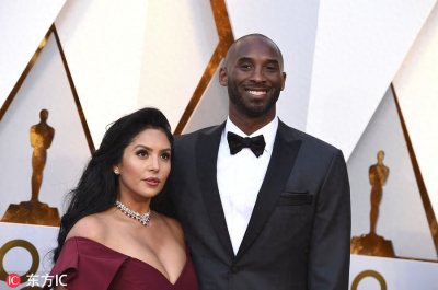 ​科比携娇妻亮相第90届奥斯卡颁奖礼 黑白配惊艳红毯
