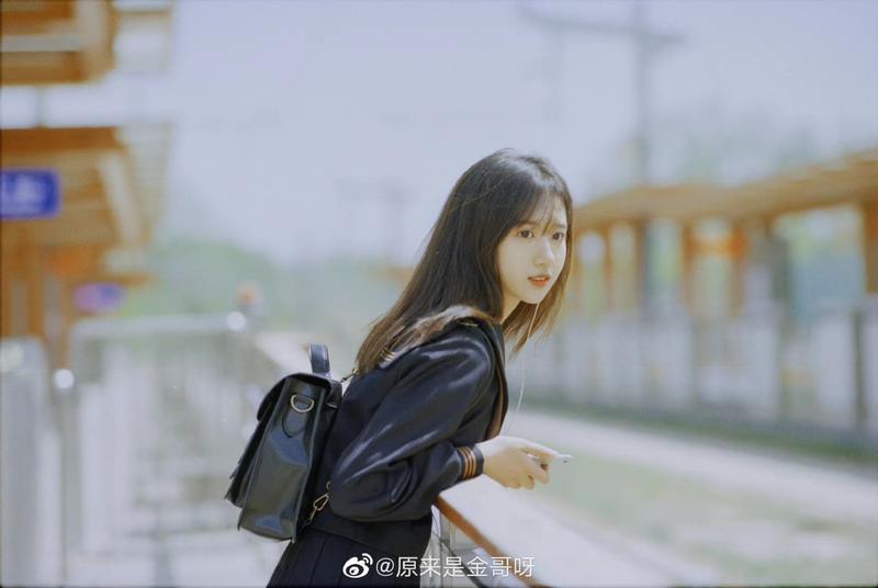 越来越多人布电线不开槽,利用踢脚线来藏电线,老电工看了直夸好 越来越多人布电线不开槽,利用踢脚线来藏电线,老电工看了直夸好