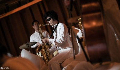 ​中音萨克斯是什么调