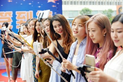 ​还对网红有偏见吗？收入大揭秘！可能比上班挣得多