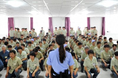 ​坐牢？为什么？是什么？怎么样？要做些什么？你们说说吧