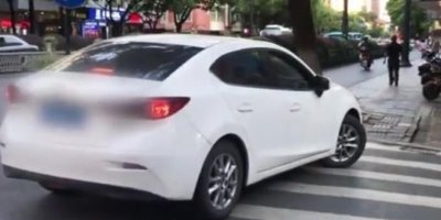 ​车被邻居堵42天，电话拉黑调解不去，到底什么仇？